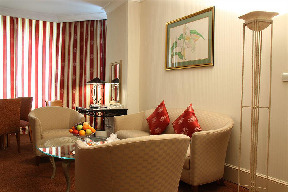 Ramada Plaza Astana Hotel Extérieur photo