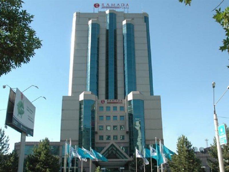 Ramada Plaza Astana Hotel Extérieur photo