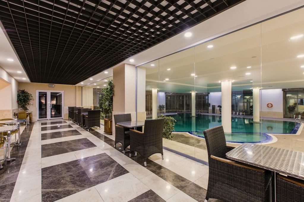Ramada Plaza Astana Hotel Extérieur photo
