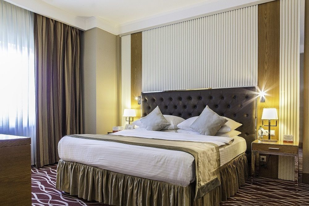 Ramada Plaza Astana Hotel Extérieur photo