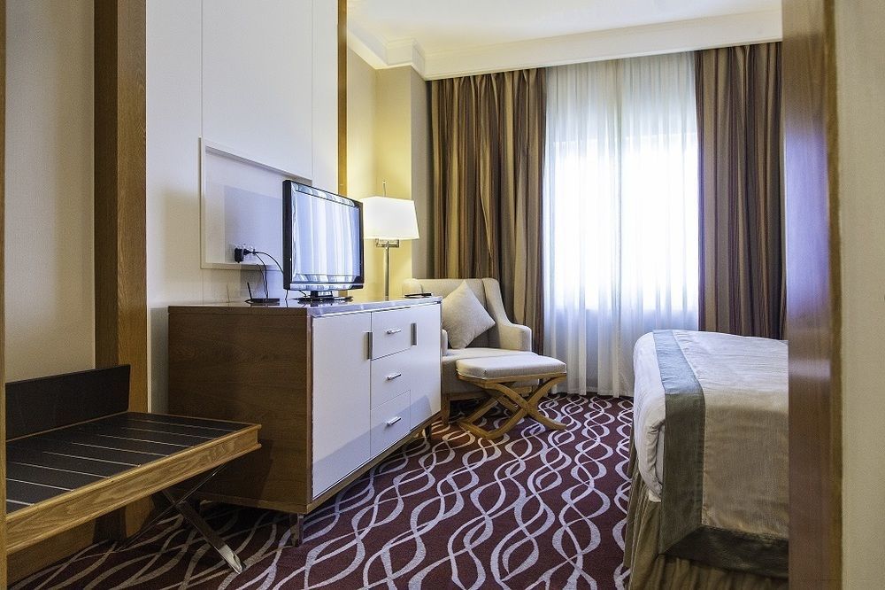 Ramada Plaza Astana Hotel Extérieur photo