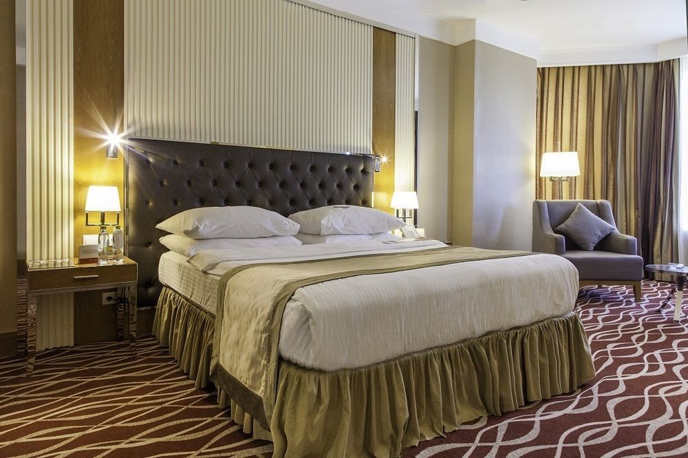 Ramada Plaza Astana Hotel Extérieur photo