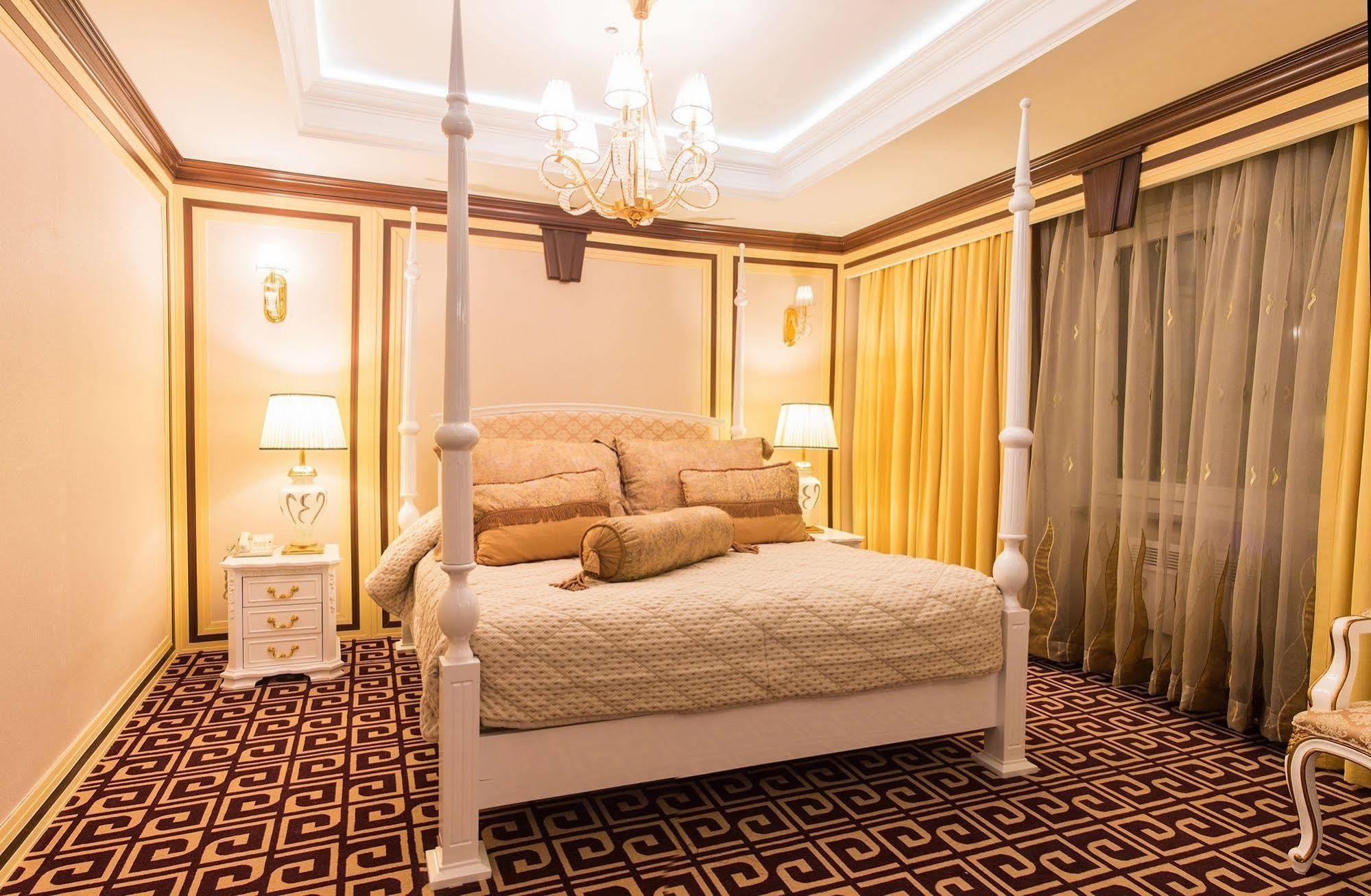 Ramada Plaza Astana Hotel Extérieur photo