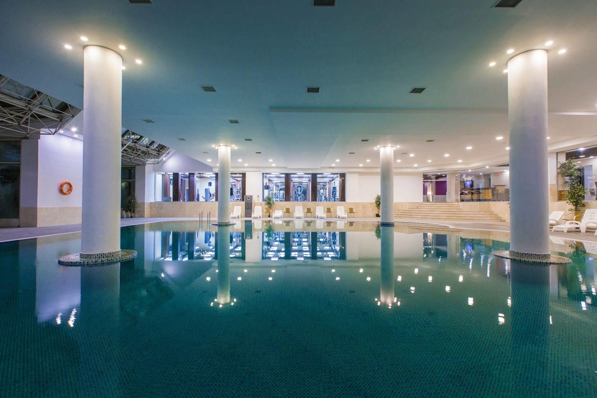 Ramada Plaza Astana Hotel Extérieur photo